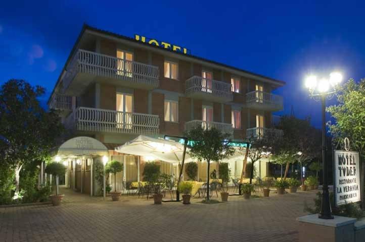 Hotel Tuder Todi Exteriör bild